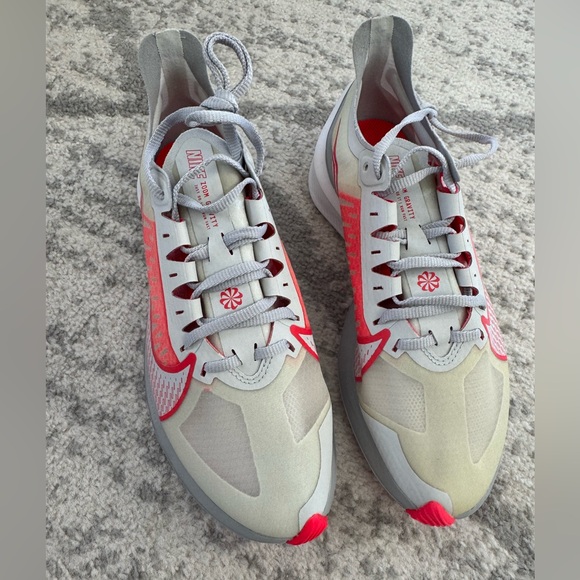 Nike Zoom Gravity Sneakers in White and Red Women size 7.5 - Brand New w/ box - Picture 4 of 6